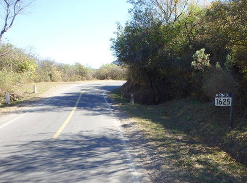 Kilometer marker 1625 on the Pan-American Hwy, Ruta 9.